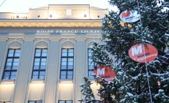 Moduls Engineering gives a Christmas tree to the Rīga French Lycée